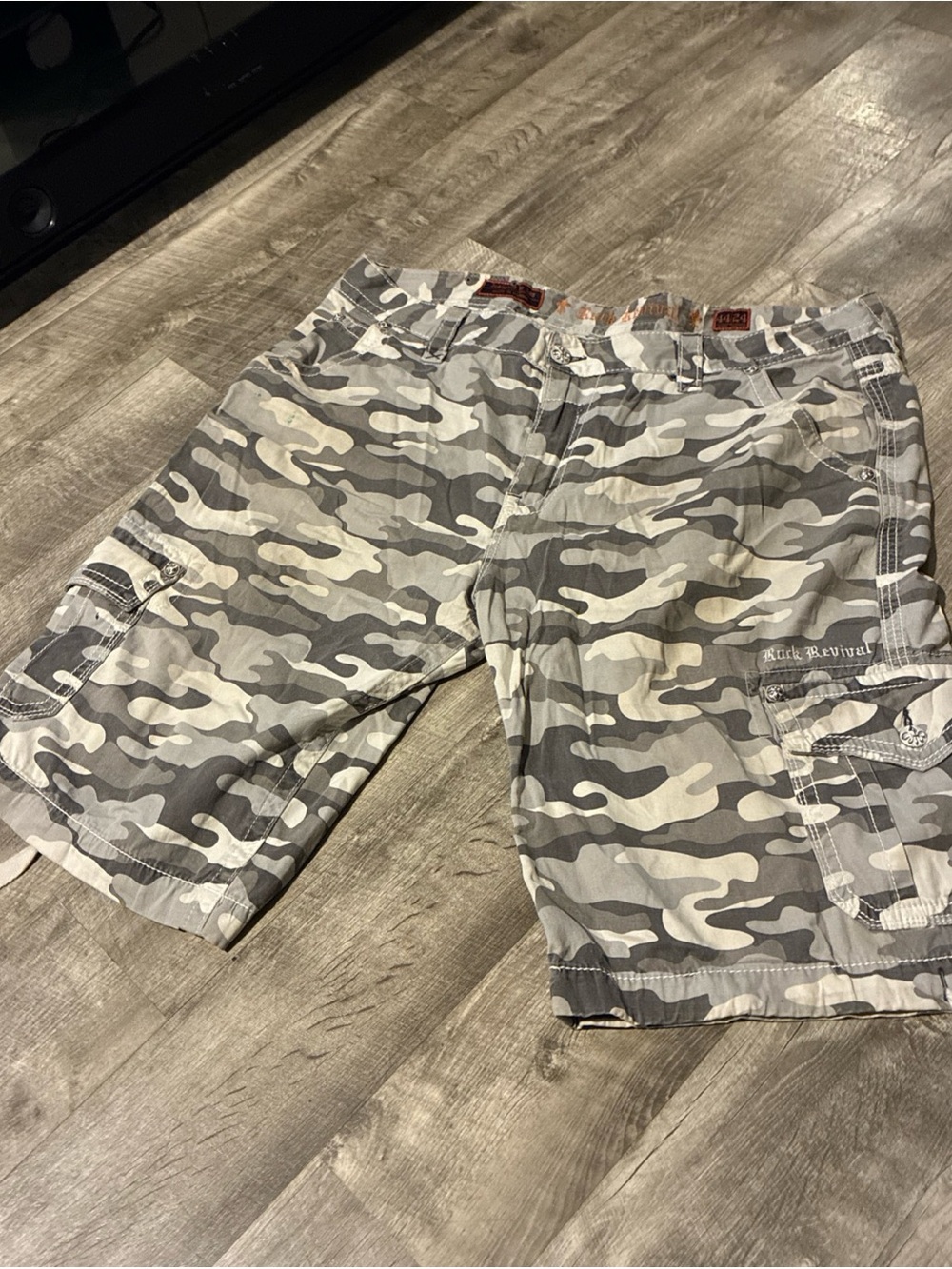 Rock Revival Arctic Camo Gray Cargo Shorts SZ 42 Vintage Pre Owned Used Rare
